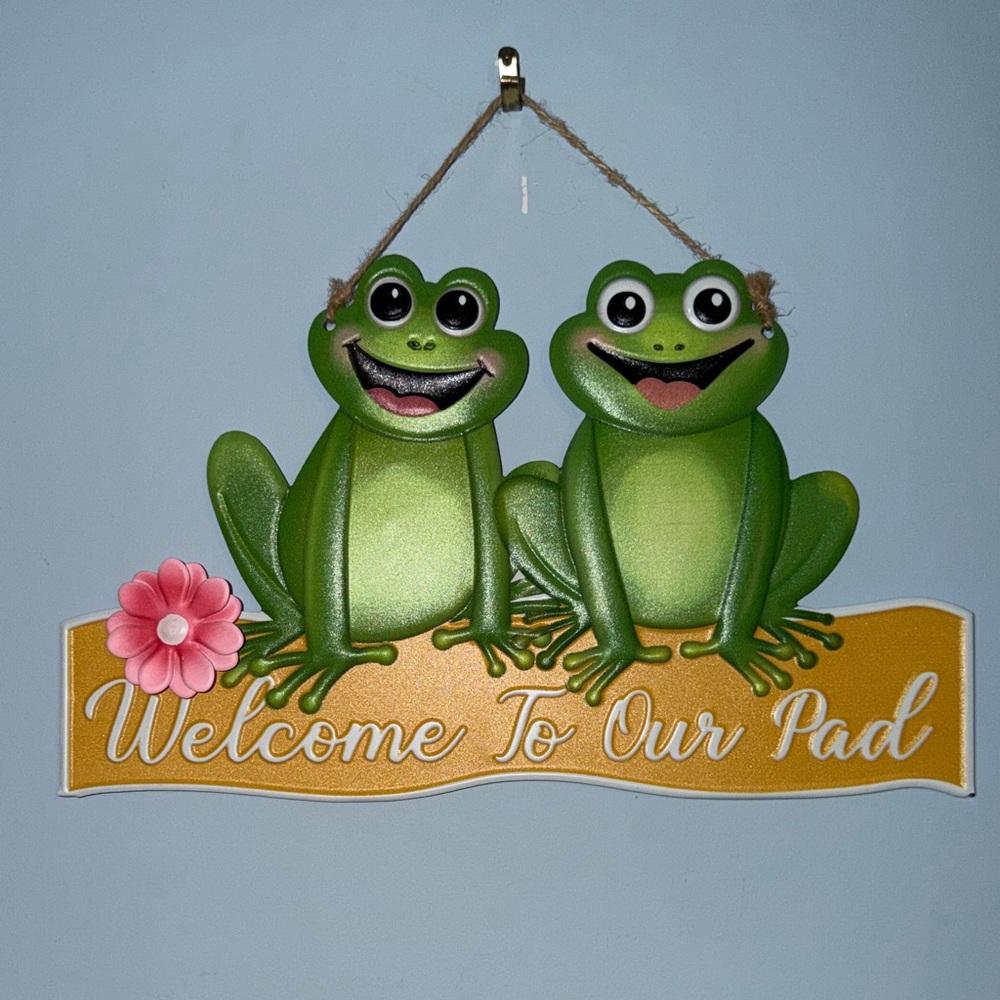 Frog Welcome Sign with Pink Flower